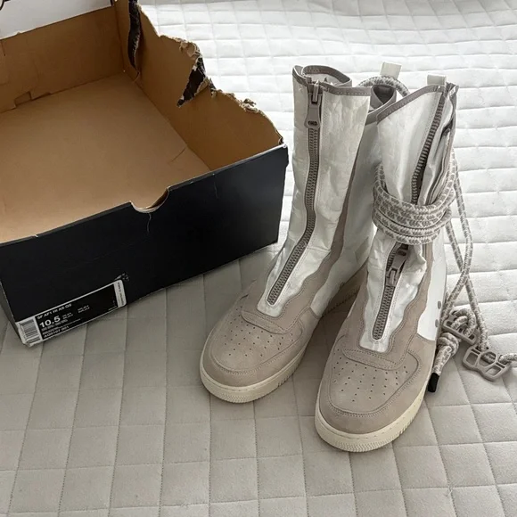 Nike Men’s High-Top SF Air Force 1 HI AS QS Sneakers in White and Gray - Picture 1 of 7